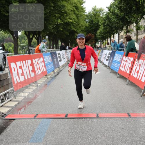 14.06.2026 - REWE Women's Run Strokosch-Dieckow http://msf.ph/oto/9788116 14.06.2026 10:27:55 Ziel 11364 meine-sportfotos.de
