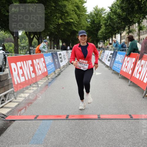 14.06.2026 - REWE Women's Run Strokosch-Dieckow http://msf.ph/oto/9788117 14.06.2026 10:27:55 Ziel 11364 meine-sportfotos.de