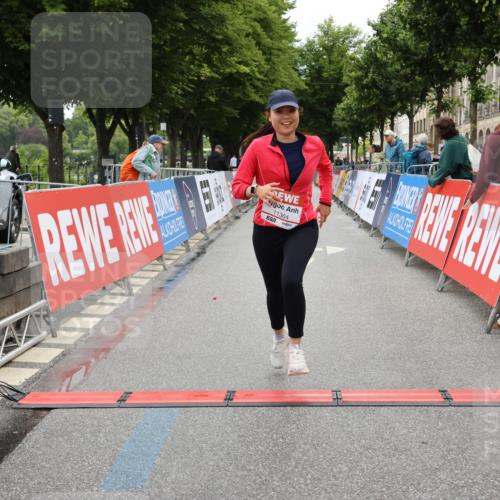 14.06.2026 - REWE Women's Run Strokosch-Dieckow http://msf.ph/oto/9788118 14.06.2026 10:27:55 Ziel 11364 meine-sportfotos.de