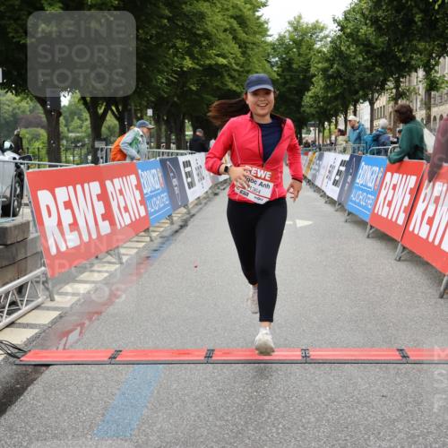 14.06.2026 - REWE Women's Run Strokosch-Dieckow http://msf.ph/oto/9788119 14.06.2026 10:27:55 Ziel 11364 meine-sportfotos.de