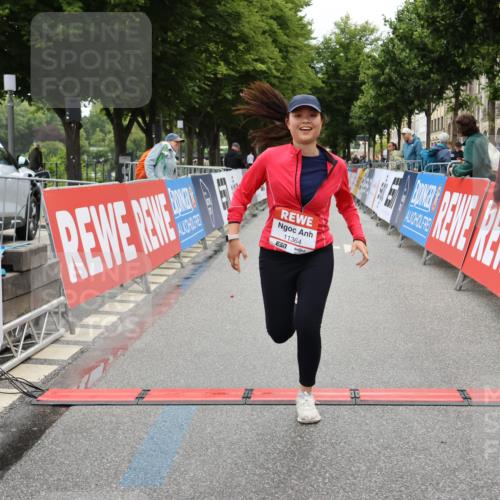 14.06.2026 - REWE Women's Run Strokosch-Dieckow http://msf.ph/oto/9788121 14.06.2026 10:27:55 Ziel 11364 meine-sportfotos.de