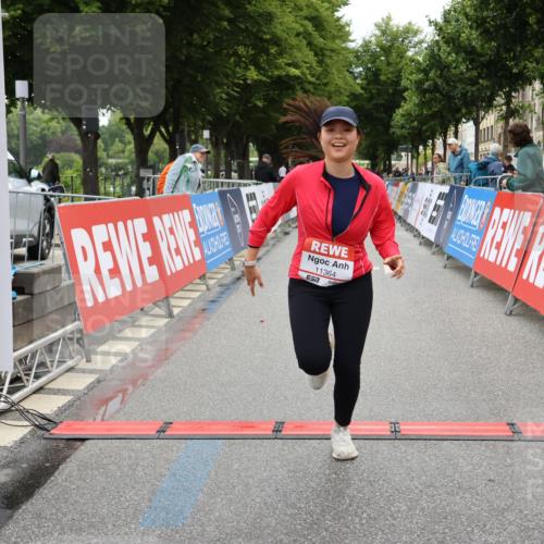 14.06.2026 - REWE Women's Run Strokosch-Dieckow http://msf.ph/oto/9788122 14.06.2026 10:27:55 Ziel 11364 meine-sportfotos.de