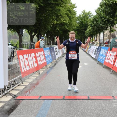 14.06.2026 - REWE Women's Run Strokosch-Dieckow http://msf.ph/oto/9788127 14.06.2026 10:28:33 Ziel 11193 meine-sportfotos.de