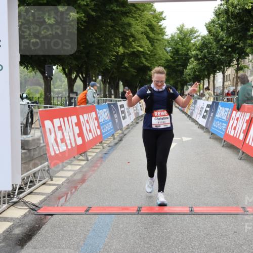 14.06.2026 - REWE Women's Run Strokosch-Dieckow http://msf.ph/oto/9788129 14.06.2026 10:28:33 Ziel 11193 meine-sportfotos.de