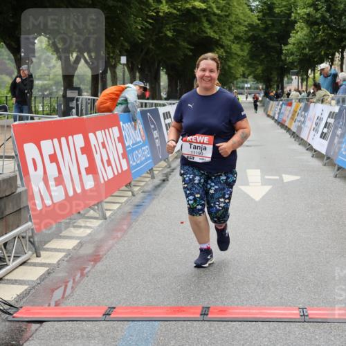 14.06.2026 - REWE Women's Run Strokosch-Dieckow http://msf.ph/oto/9788142 14.06.2026 10:28:54 Ziel 11190 meine-sportfotos.de
