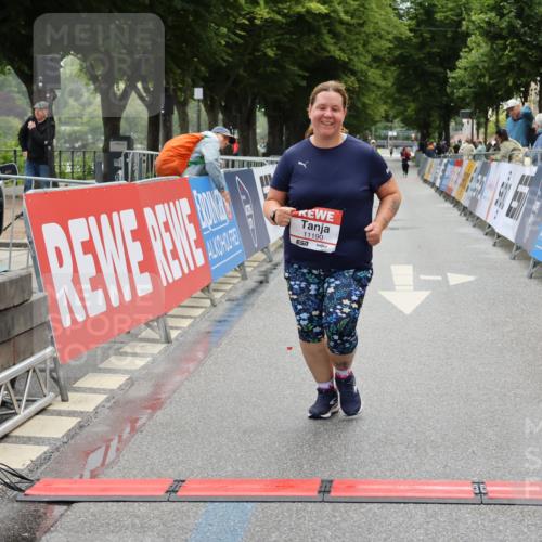 14.06.2026 - REWE Women's Run Strokosch-Dieckow http://msf.ph/oto/9788143 14.06.2026 10:28:54 Ziel 11190 meine-sportfotos.de