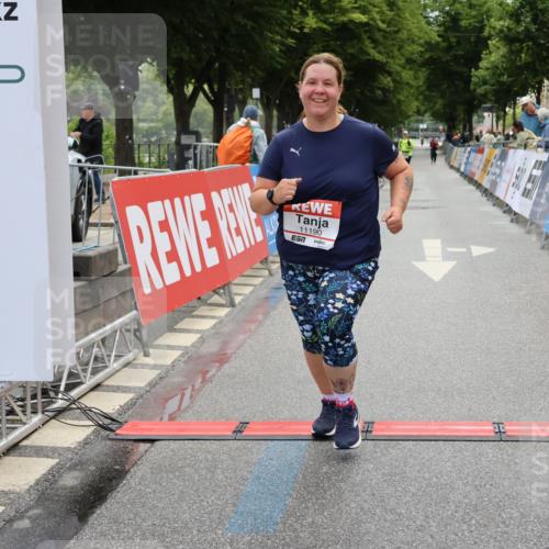 14.06.2026 - REWE Women's Run Strokosch-Dieckow http://msf.ph/oto/9788145 14.06.2026 10:28:55 Ziel 11190 meine-sportfotos.de