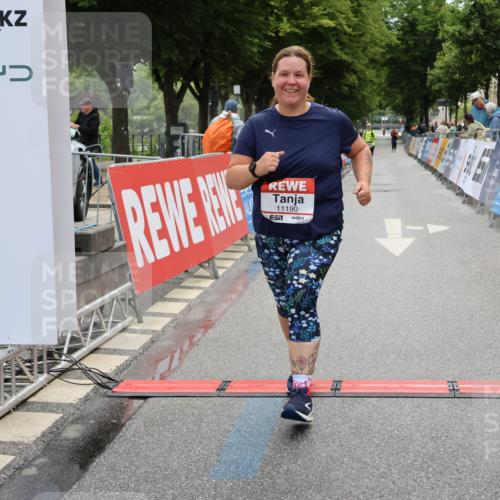 14.06.2026 - REWE Women's Run Strokosch-Dieckow http://msf.ph/oto/9788146 14.06.2026 10:28:55 Ziel 11190 meine-sportfotos.de