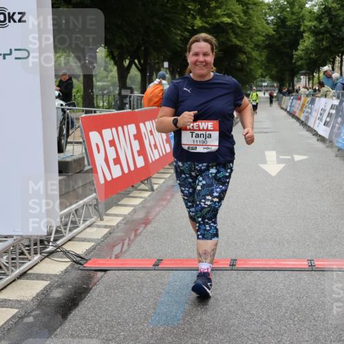 14.06.2026 - REWE Women's Run Strokosch-Dieckow http://msf.ph/oto/9788147 14.06.2026 10:28:55 Ziel 11190 meine-sportfotos.de