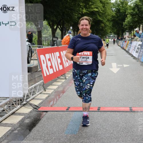 14.06.2026 - REWE Women's Run Strokosch-Dieckow http://msf.ph/oto/9788148 14.06.2026 10:28:55 Ziel 11190 meine-sportfotos.de