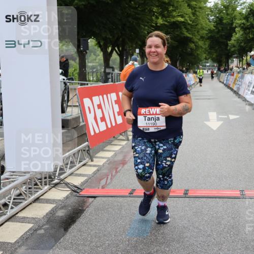 14.06.2026 - REWE Women's Run Strokosch-Dieckow http://msf.ph/oto/9788150 14.06.2026 10:28:56 Ziel 11190 meine-sportfotos.de