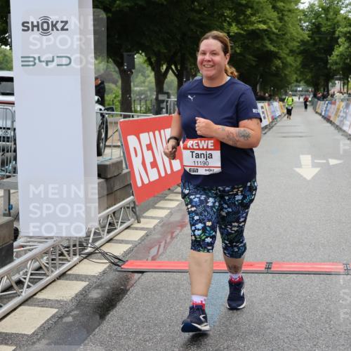 14.06.2026 - REWE Women's Run Strokosch-Dieckow http://msf.ph/oto/9788152 14.06.2026 10:28:56 Ziel 11190 meine-sportfotos.de