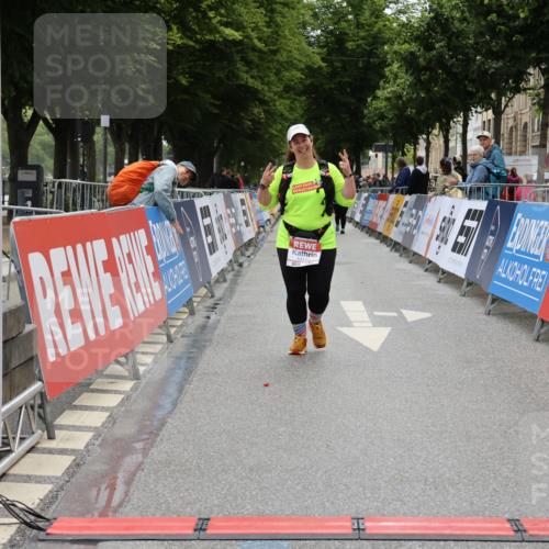 14.06.2026 - REWE Women's Run Strokosch-Dieckow http://msf.ph/oto/9788153 14.06.2026 10:29:12 Ziel 10100 meine-sportfotos.de