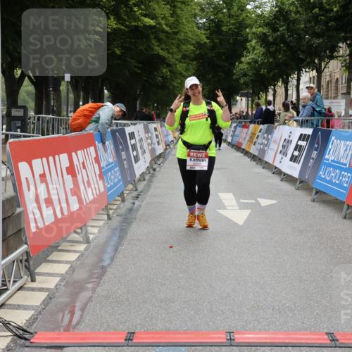 14.06.2026 - REWE Women's Run Strokosch-Dieckow http://msf.ph/oto/9788154 14.06.2026 10:29:12 Ziel 10100 meine-sportfotos.de