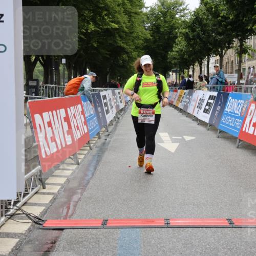 14.06.2026 - REWE Women's Run Strokosch-Dieckow http://msf.ph/oto/9788156 14.06.2026 10:29:13 Ziel 10100 meine-sportfotos.de