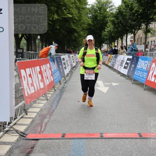 14.06.2026 - REWE Women's Run Strokosch-Dieckow http://msf.ph/oto/9788158 14.06.2026 10:29:13 Ziel 10100 meine-sportfotos.de