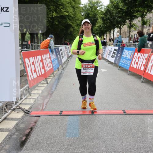 14.06.2026 - REWE Women's Run Strokosch-Dieckow http://msf.ph/oto/9788160 14.06.2026 10:29:14 Ziel 10100 meine-sportfotos.de