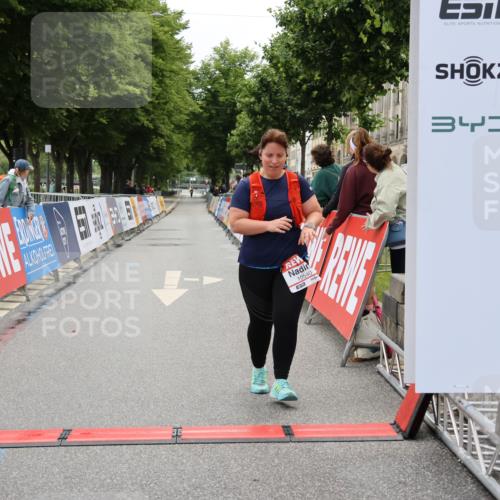 14.06.2026 - REWE Women's Run Strokosch-Dieckow http://msf.ph/oto/9788165 14.06.2026 10:29:26 Ziel 10540 meine-sportfotos.de