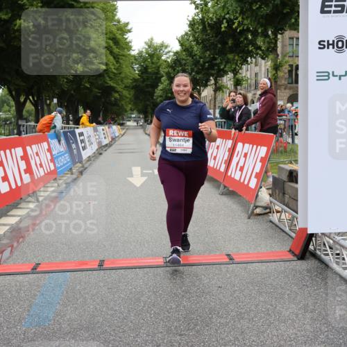14.06.2026 - REWE Women's Run Strokosch-Dieckow http://msf.ph/oto/9788176 14.06.2026 10:30:45 Ziel 11464 meine-sportfotos.de