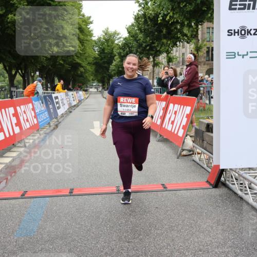 14.06.2026 - REWE Women's Run Strokosch-Dieckow http://msf.ph/oto/9788178 14.06.2026 10:30:45 Ziel 11464 meine-sportfotos.de