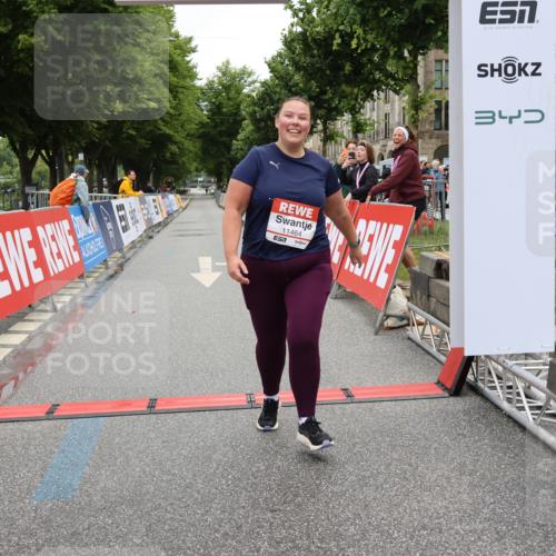 14.06.2026 - REWE Women's Run Strokosch-Dieckow http://msf.ph/oto/9788181 14.06.2026 10:30:45 Ziel 11464 meine-sportfotos.de