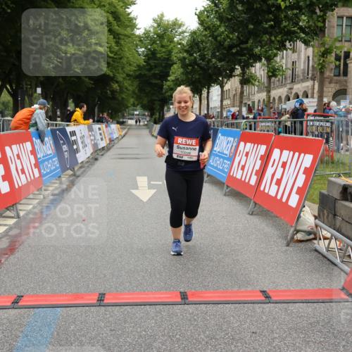 14.06.2026 - REWE Women's Run Strokosch-Dieckow http://msf.ph/oto/9788190 14.06.2026 10:31:51 Ziel 10228 meine-sportfotos.de
