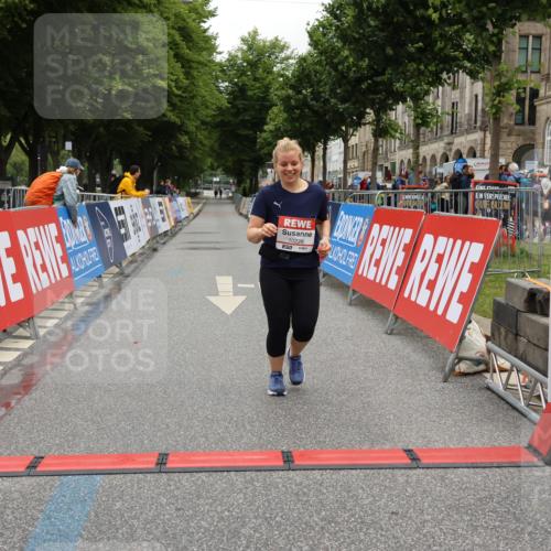 14.06.2026 - REWE Women's Run Strokosch-Dieckow http://msf.ph/oto/9788191 14.06.2026 10:31:51 Ziel 10228 meine-sportfotos.de