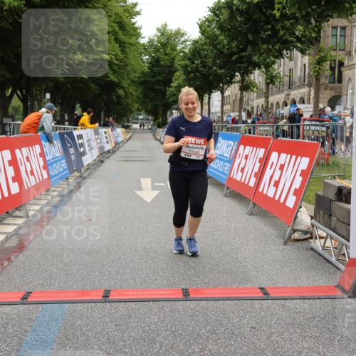 14.06.2026 - REWE Women's Run Strokosch-Dieckow http://msf.ph/oto/9788192 14.06.2026 10:31:51 Ziel 10228 meine-sportfotos.de
