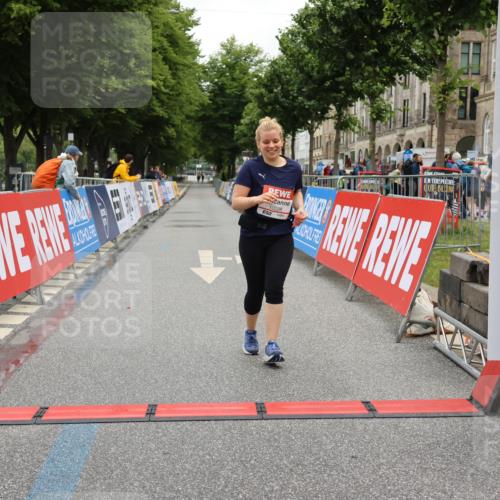 14.06.2026 - REWE Women's Run Strokosch-Dieckow http://msf.ph/oto/9788193 14.06.2026 10:31:51 Ziel 10228 meine-sportfotos.de