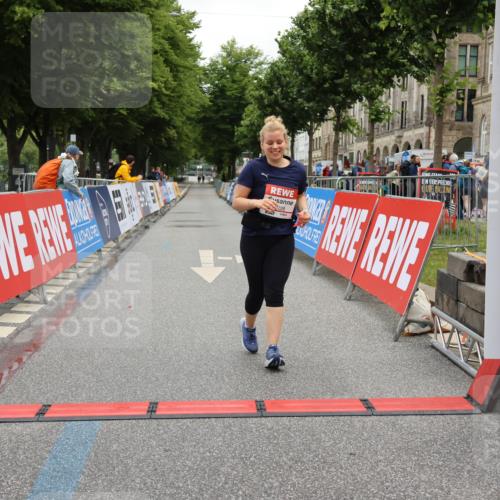 14.06.2026 - REWE Women's Run Strokosch-Dieckow http://msf.ph/oto/9788194 14.06.2026 10:31:51 Ziel 10228 meine-sportfotos.de