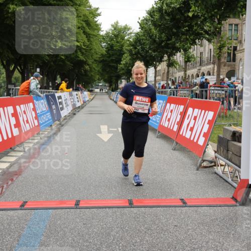 14.06.2026 - REWE Women's Run Strokosch-Dieckow http://msf.ph/oto/9788195 14.06.2026 10:31:52 Ziel 10228 meine-sportfotos.de