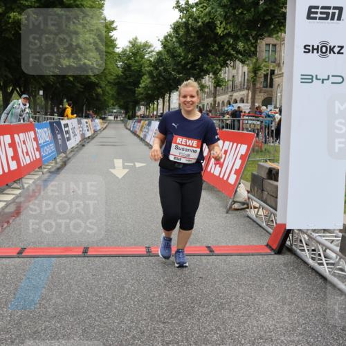14.06.2026 - REWE Women's Run Strokosch-Dieckow http://msf.ph/oto/9788202 14.06.2026 10:31:52 Ziel 10228 meine-sportfotos.de