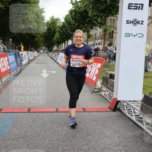 14.06.2026 - REWE Women's Run Strokosch-Dieckow http://msf.ph/oto/9788205 14.06.2026 10:31:53 Ziel 10228 meine-sportfotos.de