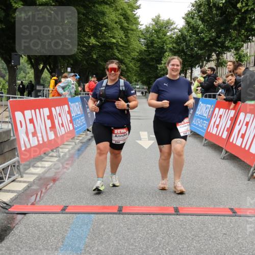 14.06.2026 - REWE Women's Run Strokosch-Dieckow http://msf.ph/oto/9788210 14.06.2026 10:33:20 Ziel 10873, 11117 meine-sportfotos.de