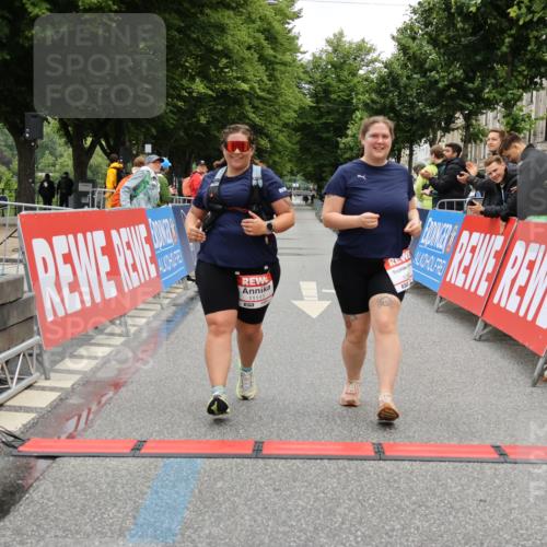 14.06.2026 - REWE Women's Run Strokosch-Dieckow http://msf.ph/oto/9788211 14.06.2026 10:33:20 Ziel 10873, 11117 meine-sportfotos.de