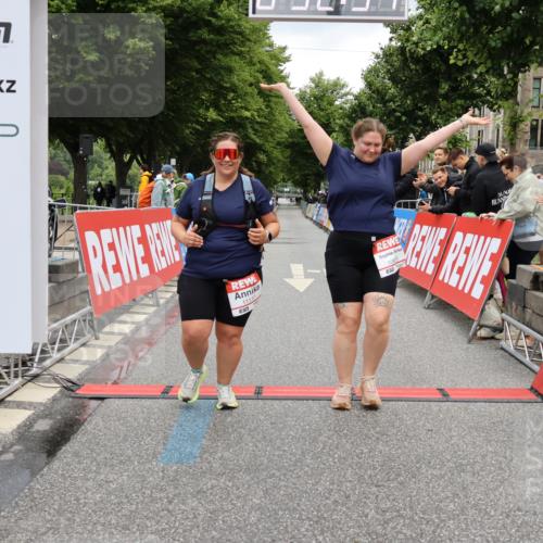 14.06.2026 - REWE Women's Run Strokosch-Dieckow http://msf.ph/oto/9788213 14.06.2026 10:33:20 Ziel 10873, 11117 meine-sportfotos.de
