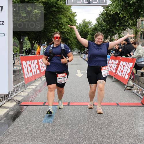 14.06.2026 - REWE Women's Run Strokosch-Dieckow http://msf.ph/oto/9788215 14.06.2026 10:33:20 Ziel 10873, 11117 meine-sportfotos.de