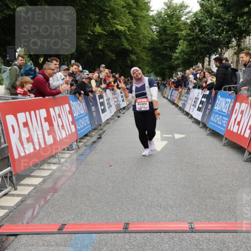 14.06.2026 - REWE Women's Run Strokosch-Dieckow http://msf.ph/oto/9788222 14.06.2026 10:37:42 Ziel 10176 meine-sportfotos.de