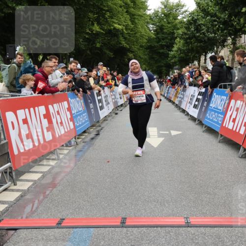 14.06.2026 - REWE Women's Run Strokosch-Dieckow http://msf.ph/oto/9788226 14.06.2026 10:37:43 Ziel 10176 meine-sportfotos.de