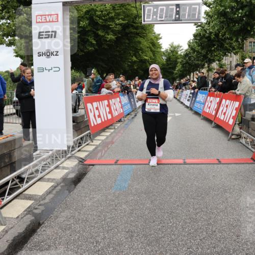 14.06.2026 - REWE Women's Run Strokosch-Dieckow http://msf.ph/oto/9788235 14.06.2026 10:37:45 Ziel 10176 meine-sportfotos.de