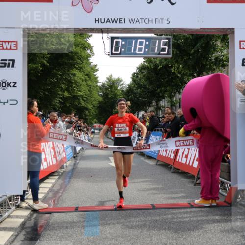 14.06.2026 - REWE Women's Run Strokosch-Dieckow http://msf.ph/oto/9788247 14.06.2026 10:48:43 Ziel 5910 meine-sportfotos.de