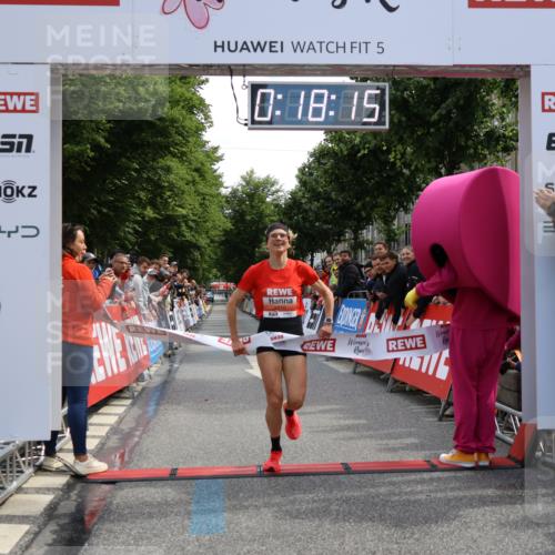 14.06.2026 - REWE Women's Run Strokosch-Dieckow http://msf.ph/oto/9788248 14.06.2026 10:48:43 Ziel 5910 meine-sportfotos.de