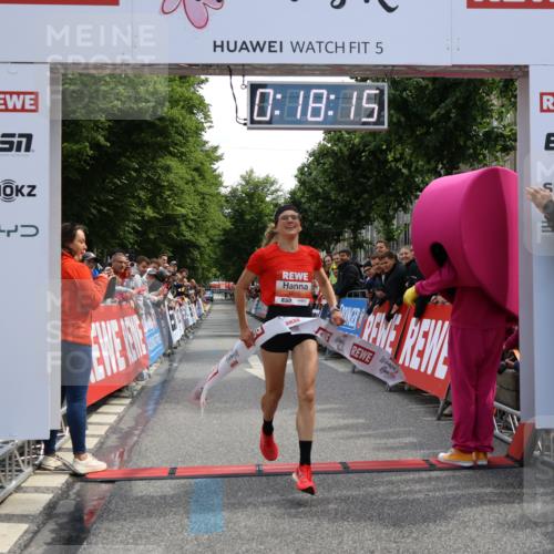 14.06.2026 - REWE Women's Run Strokosch-Dieckow http://msf.ph/oto/9788250 14.06.2026 10:48:44 Ziel 5910 meine-sportfotos.de