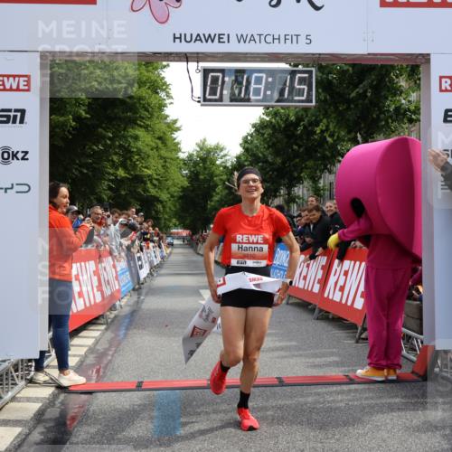 14.06.2026 - REWE Women's Run Strokosch-Dieckow http://msf.ph/oto/9788253 14.06.2026 10:48:44 Ziel 5910 meine-sportfotos.de