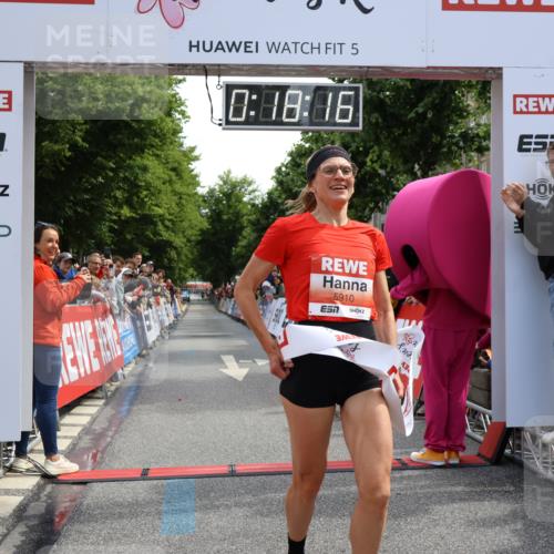 14.06.2026 - REWE Women's Run Strokosch-Dieckow http://msf.ph/oto/9788259 14.06.2026 10:48:44 Ziel 5910 meine-sportfotos.de