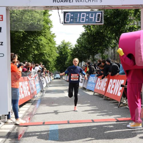 14.06.2026 - REWE Women's Run Strokosch-Dieckow http://msf.ph/oto/9788263 14.06.2026 10:49:08 Ziel 5737, 5906 meine-sportfotos.de