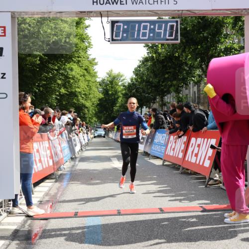 14.06.2026 - REWE Women's Run Strokosch-Dieckow http://msf.ph/oto/9788264 14.06.2026 10:49:08 Ziel 5737, 5906 meine-sportfotos.de