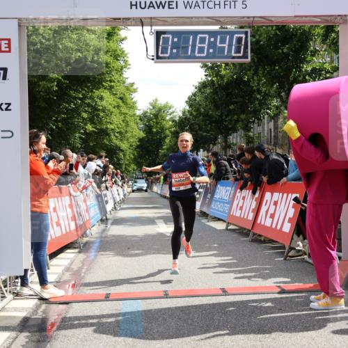 14.06.2026 - REWE Women's Run Strokosch-Dieckow http://msf.ph/oto/9788265 14.06.2026 10:49:09 Ziel 5737, 5906 meine-sportfotos.de
