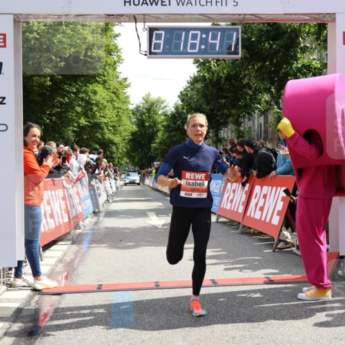 14.06.2026 - REWE Women's Run Strokosch-Dieckow http://msf.ph/oto/9788272 14.06.2026 10:49:09 Ziel 5737, 5906 meine-sportfotos.de