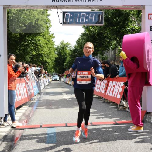 14.06.2026 - REWE Women's Run Strokosch-Dieckow http://msf.ph/oto/9788274 14.06.2026 10:49:09 Ziel 5737, 5906 meine-sportfotos.de
